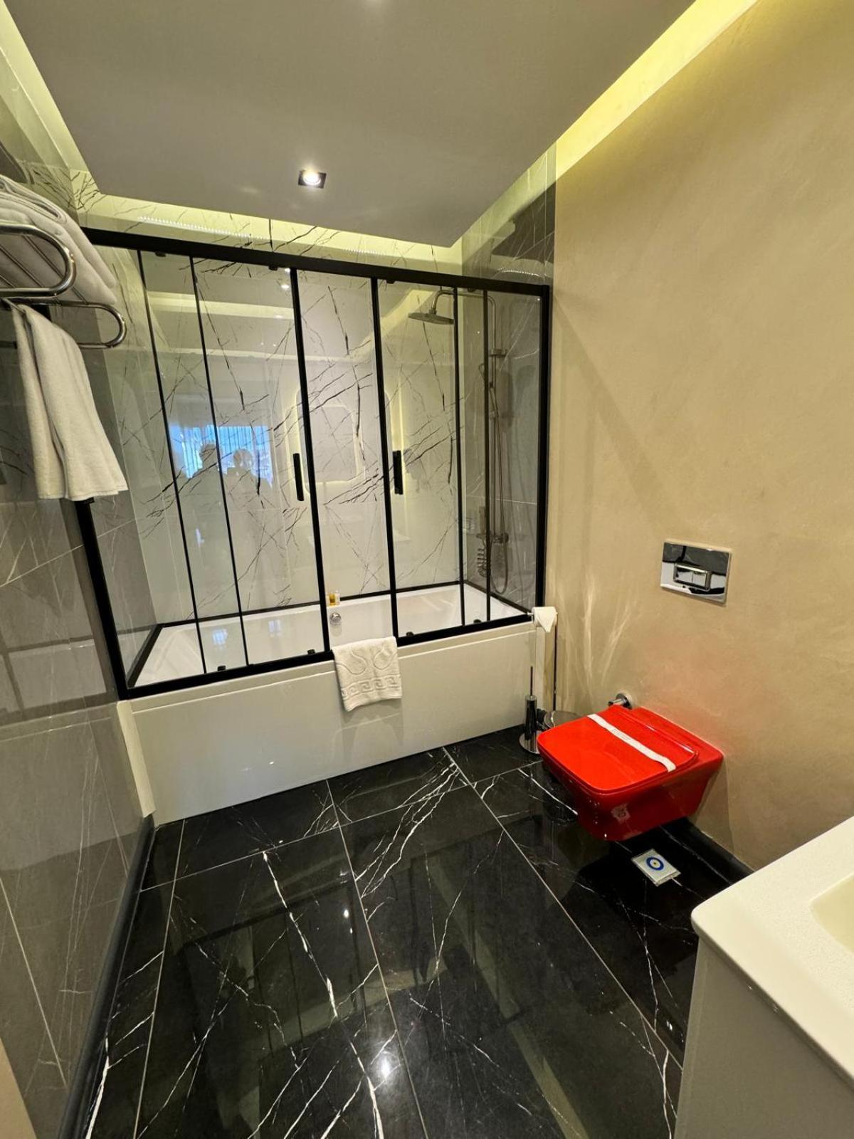 Mateo Otel *